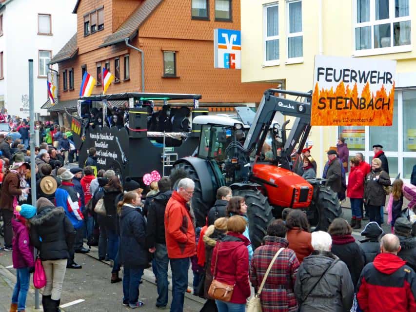 Plakat: Fastnachtsumzug durch die Erbacher Innenstadt