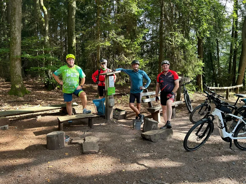 Plakat: Odenwälder Höhentour – Geführte E-Mountainbike-Tour mit Geschichte und Genuss